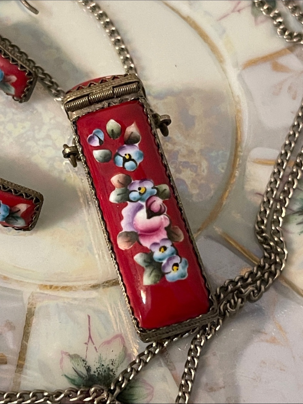 Vintage Russian Finfit Hand-Painted Enamel Pillbox Locket Necklace & Earring Set - Picture 4 of 12